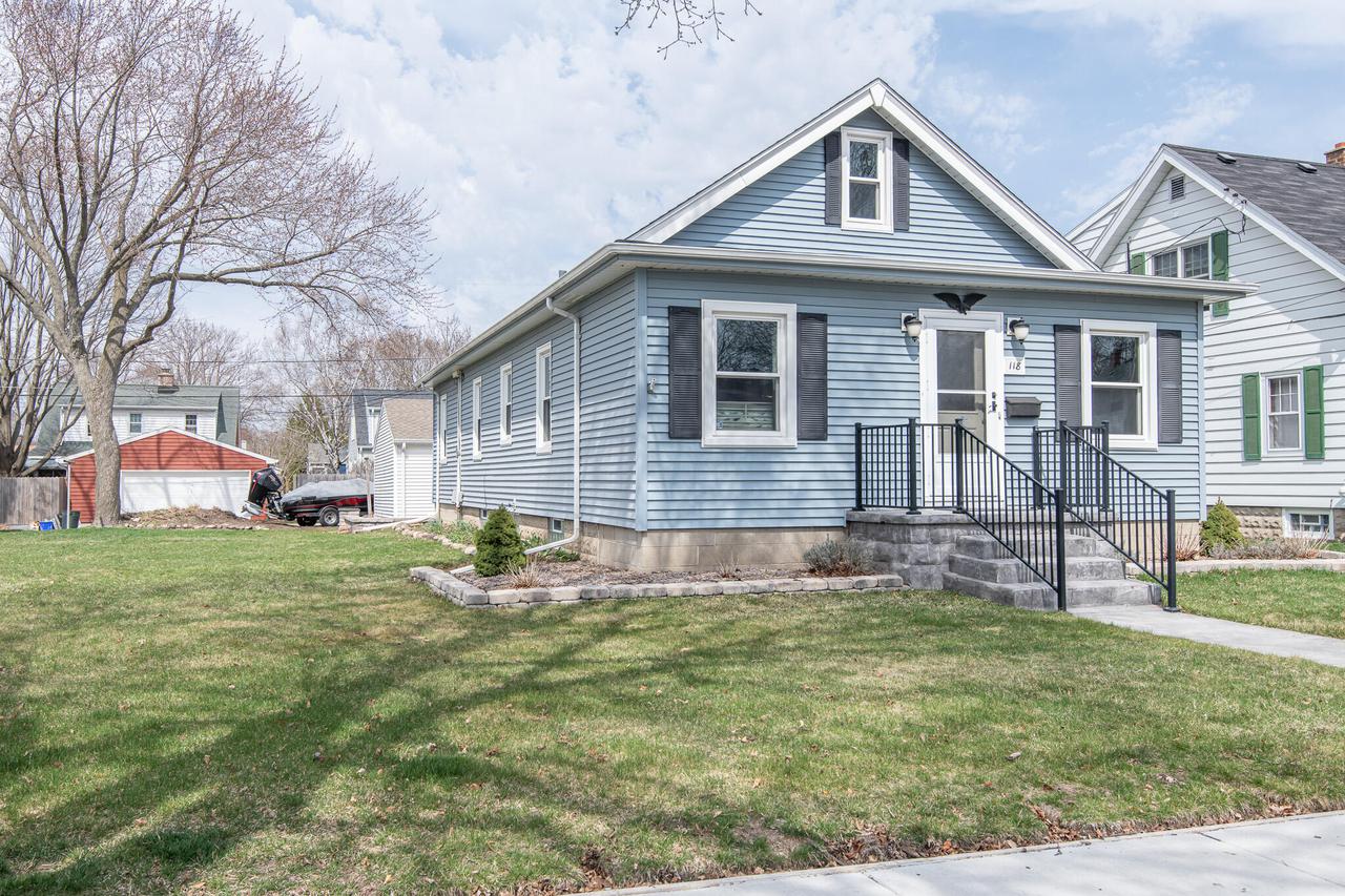 118 W Roberta Ave., Waukesha, WI 53186