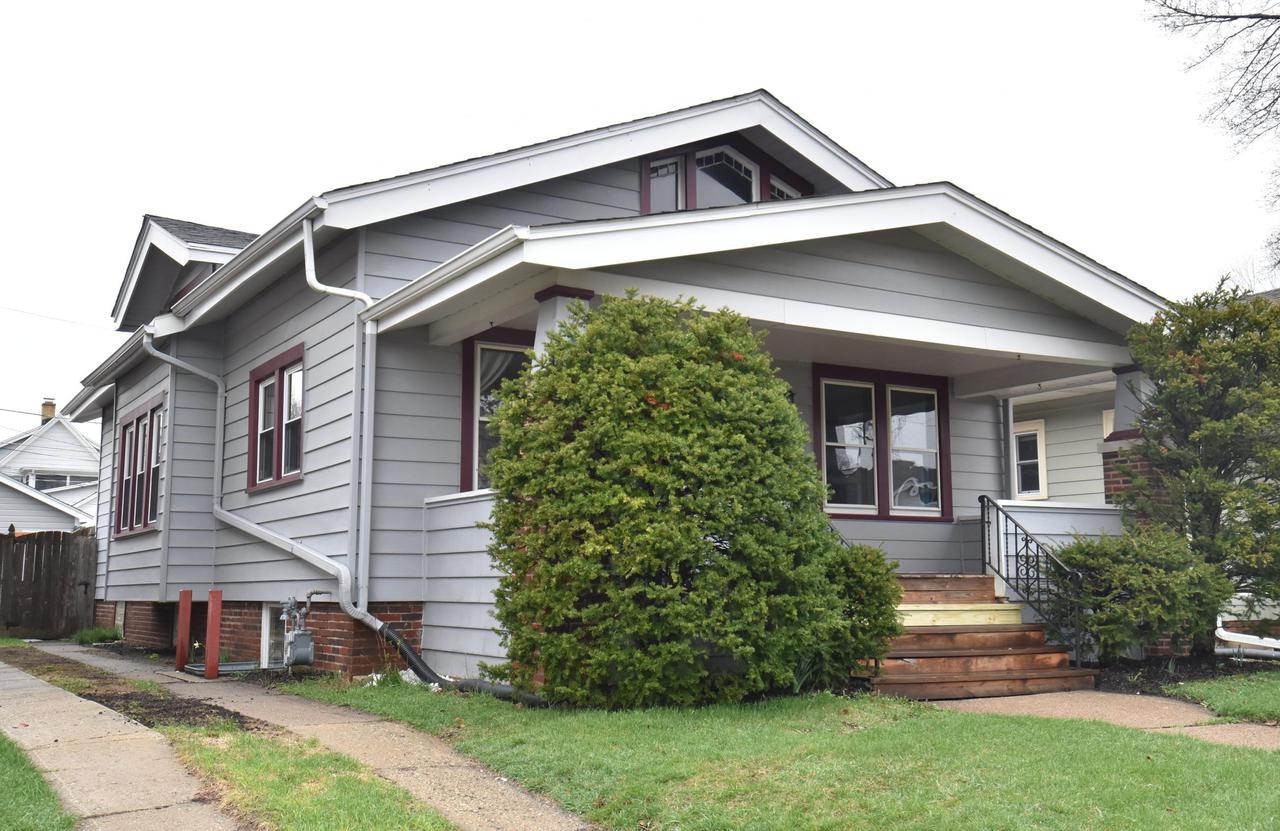 1226 West Lawn Ave, Racine, WI 53405