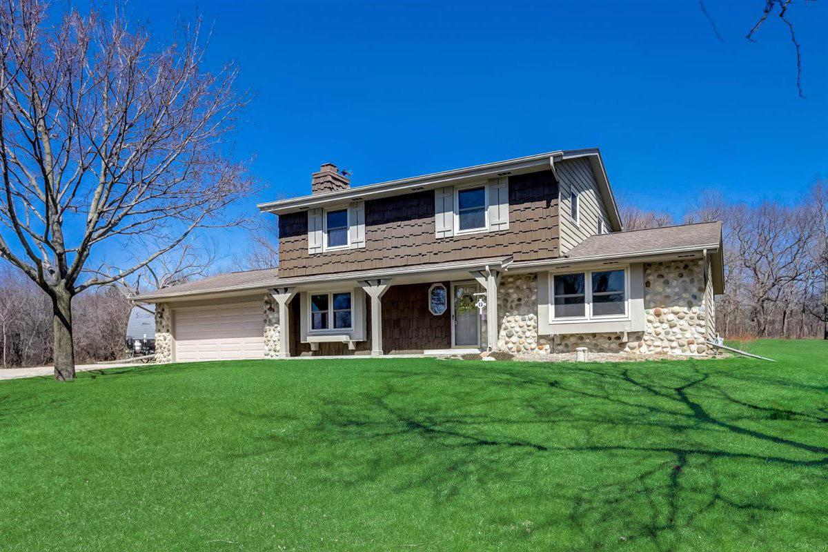 S69W25220 Longview Dr, Vernon, WI 53189
