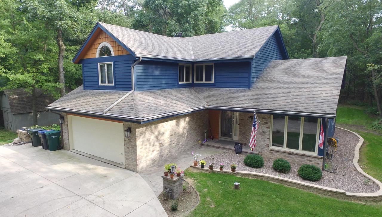 S42W25050 Oakview Dr., Waukesha, WI 53189