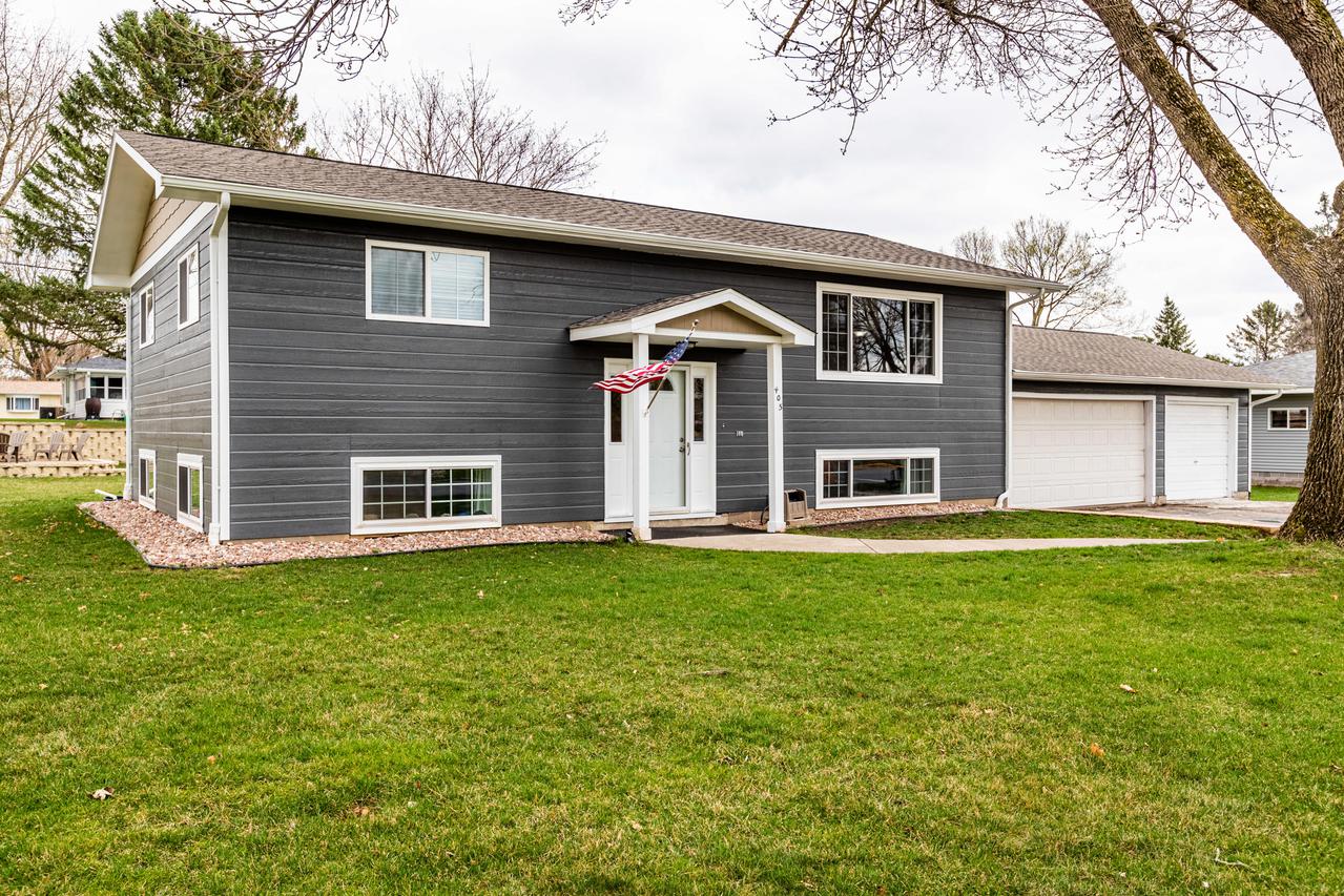 405 Long Coulee, Holmen, WI 54636