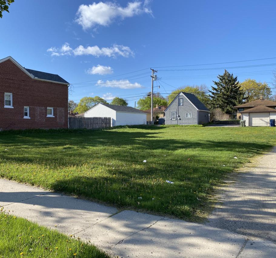 9825 W Lisbon Ave., Milwaukee, WI 53222