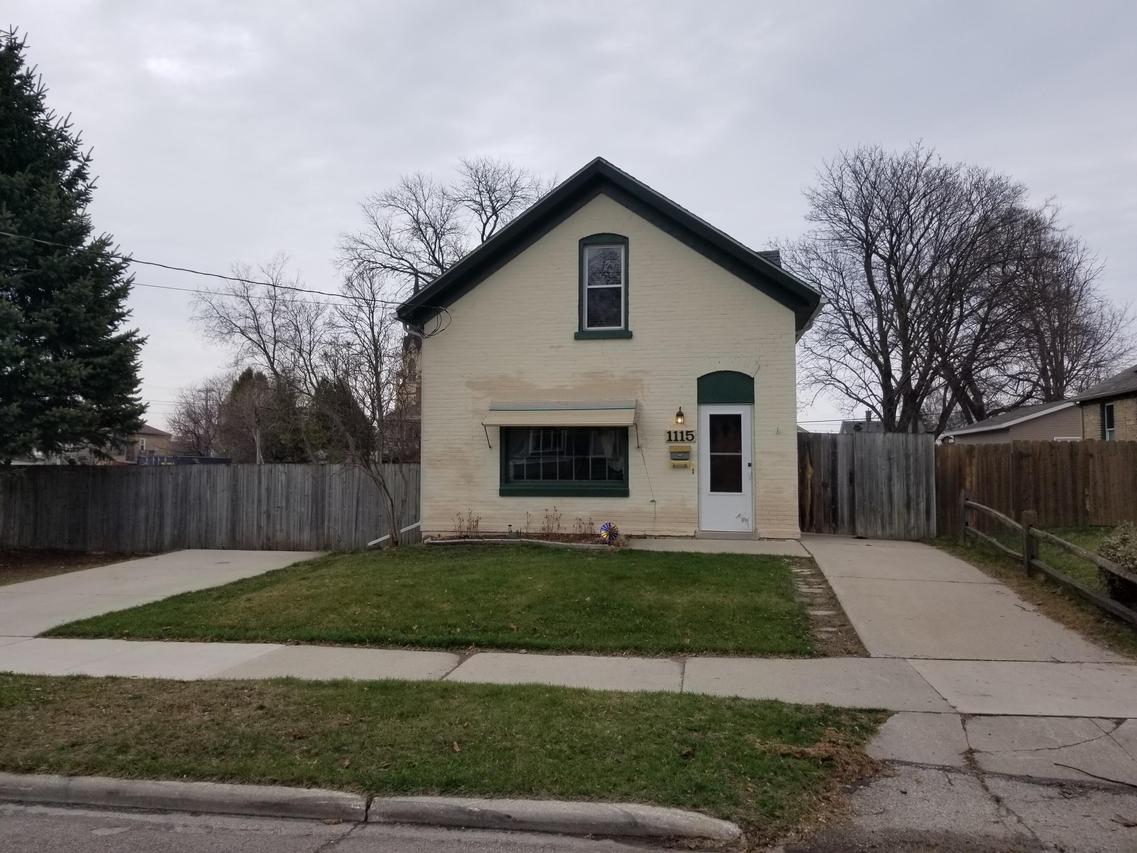 1115 S 12th St., Manitowoc, WI 54220