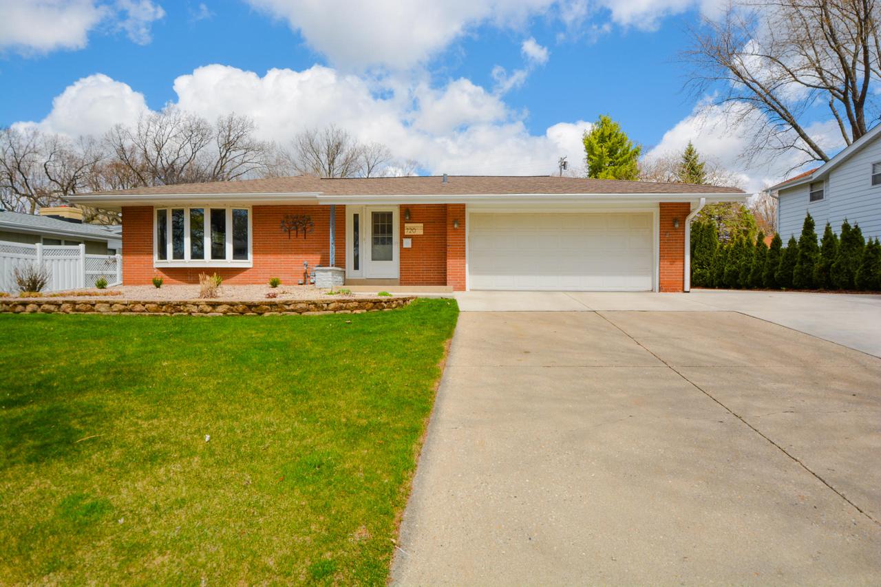 720 E Roberta Ave., Waukesha, WI 53186