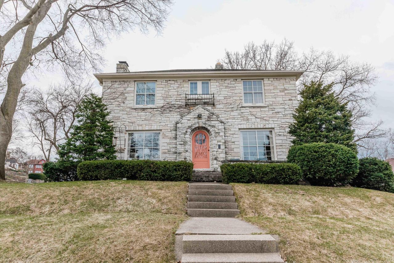 6005 W Valley Forge Dr., Milwaukee, WI 53213