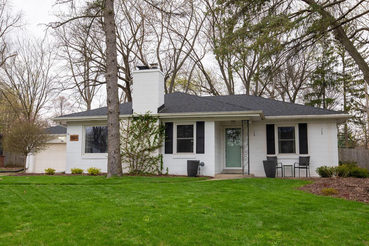 1521 N 121st St., Wauwatosa, WI 53226