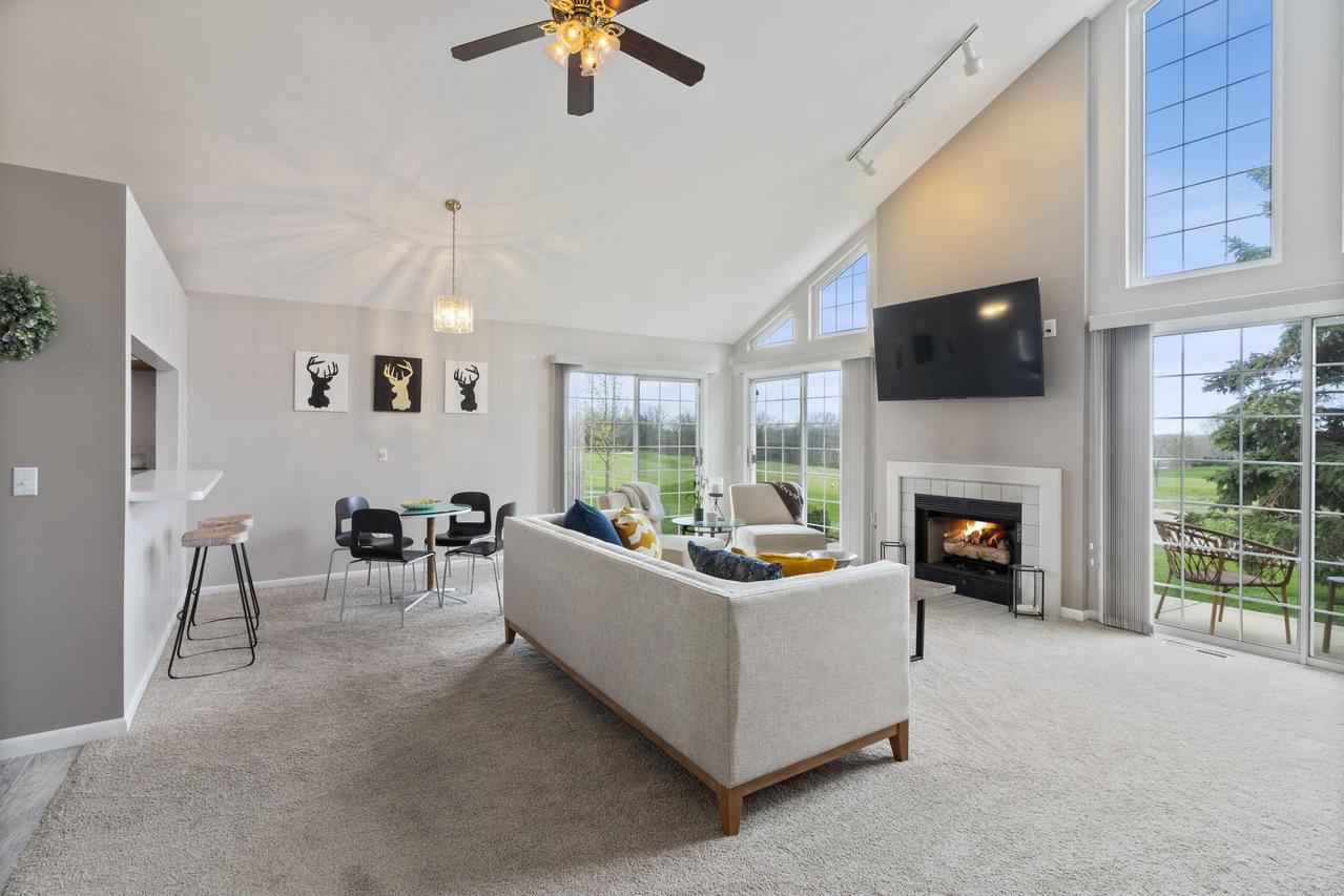 1712 Cottage Dr. #7-27, Geneva, WI 53147