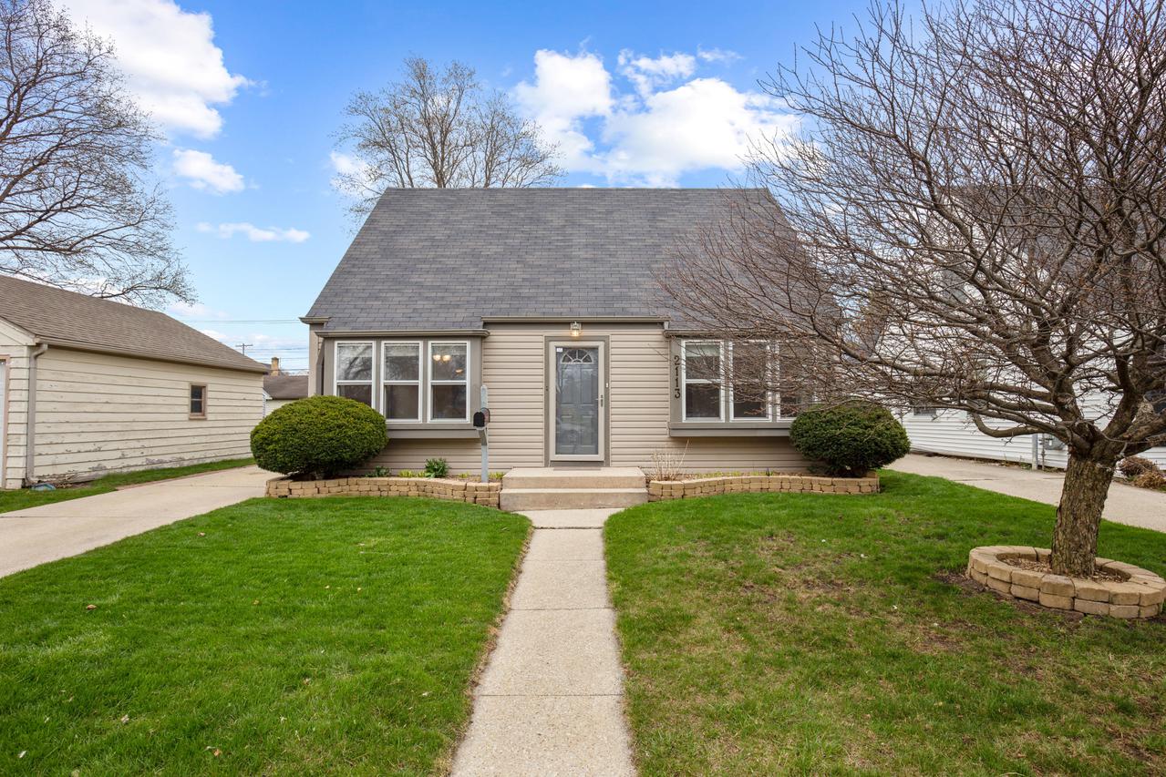 2113 Blaine Ave, Racine, WI 53405