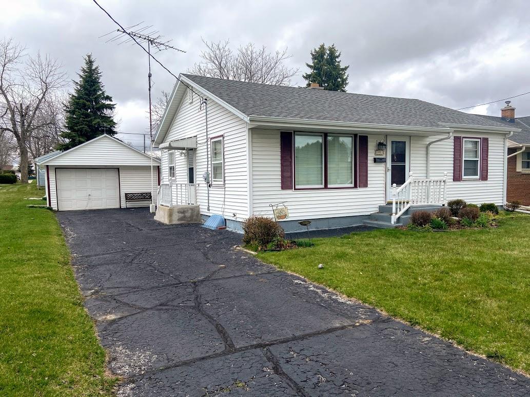 1712 S 23rd St., Manitowoc, WI 54220