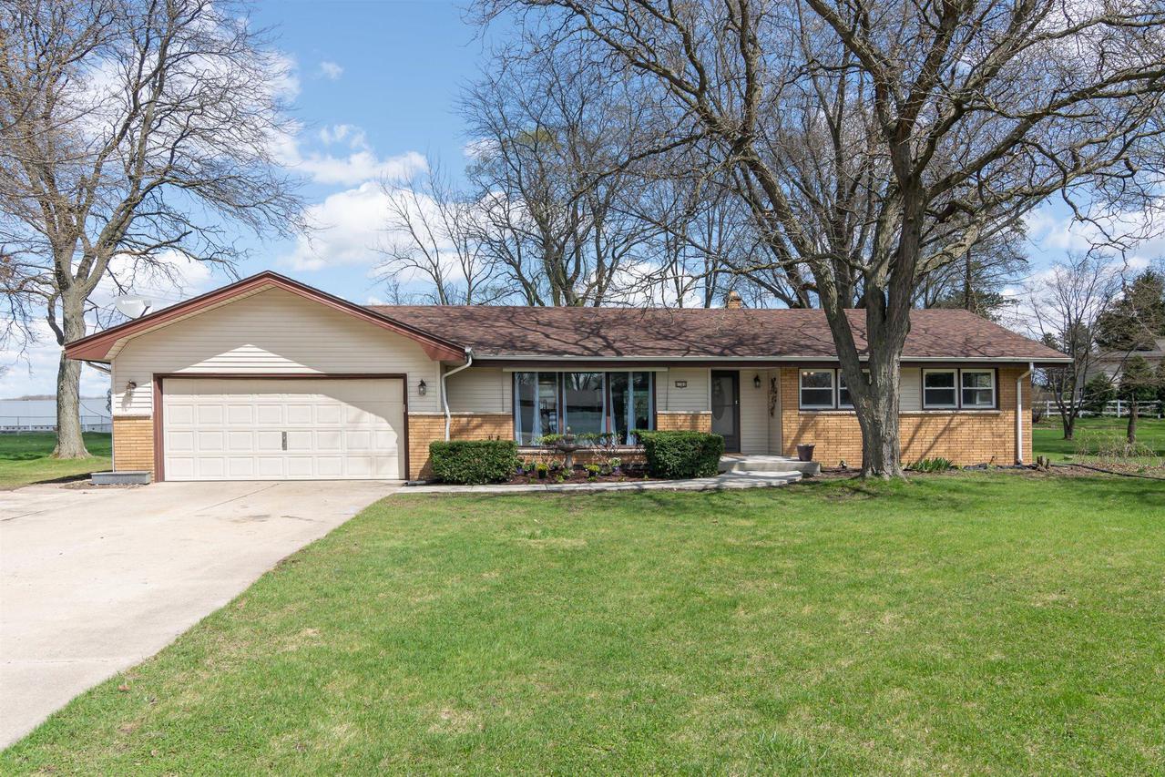 6280 S Baas Dr., New Berlin, WI 53146