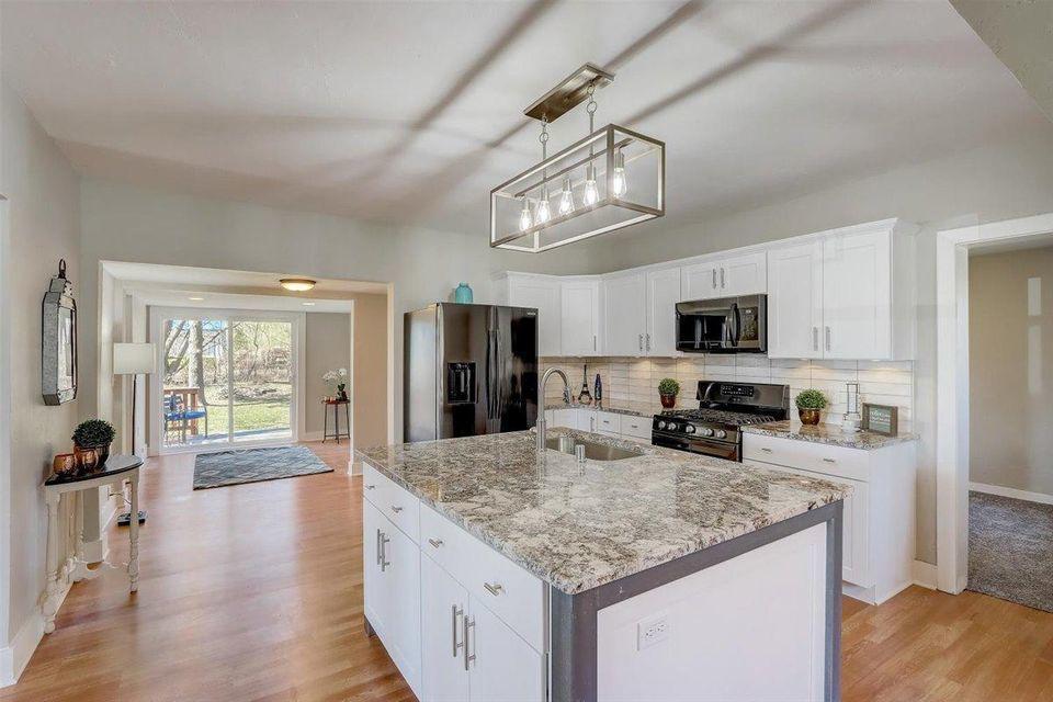 18450 W National Ave, New Berlin, WI 53146