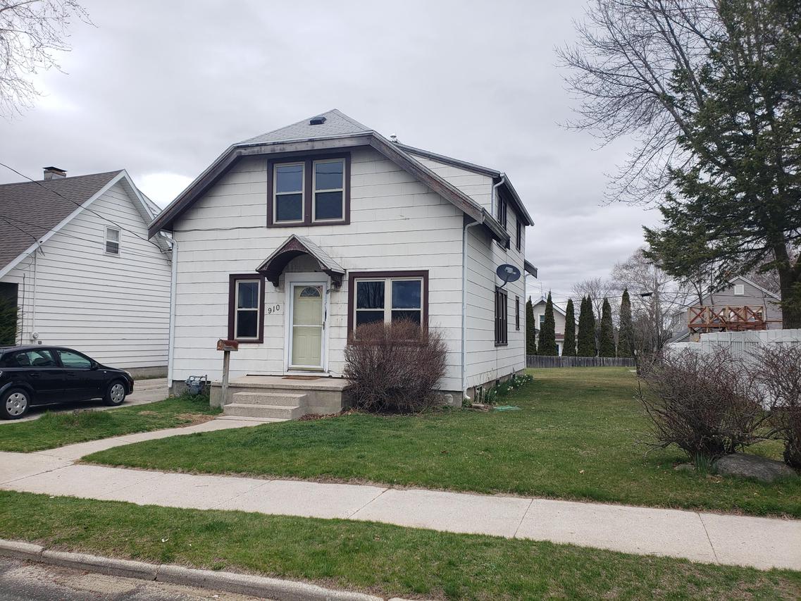 910 Summit St., Manitowoc, WI 54220
