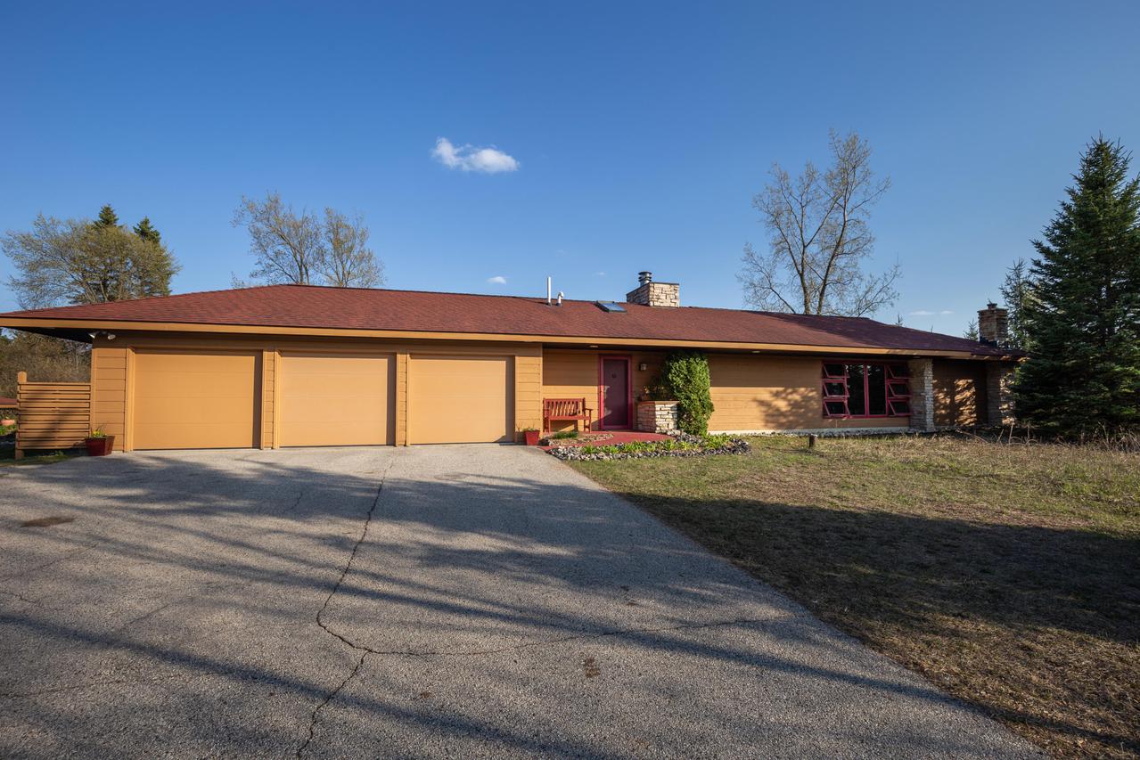 4351 St. Finbars Rd., Saukville, WI 53080