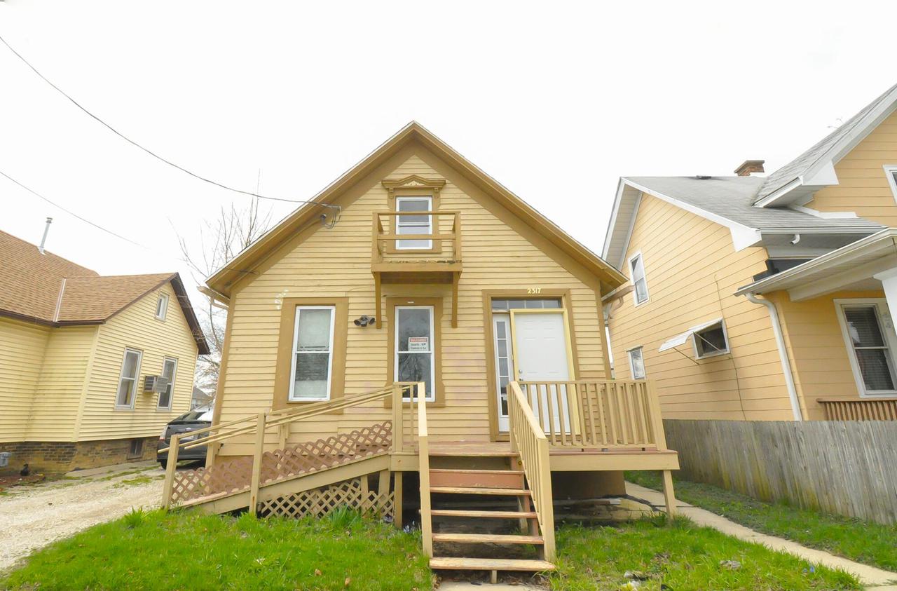 2317 18th St, Racine, WI 53403