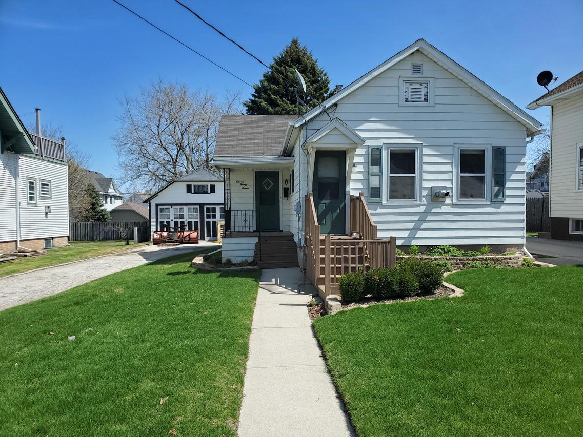 1127 S 15, Manitowoc, WI 54220