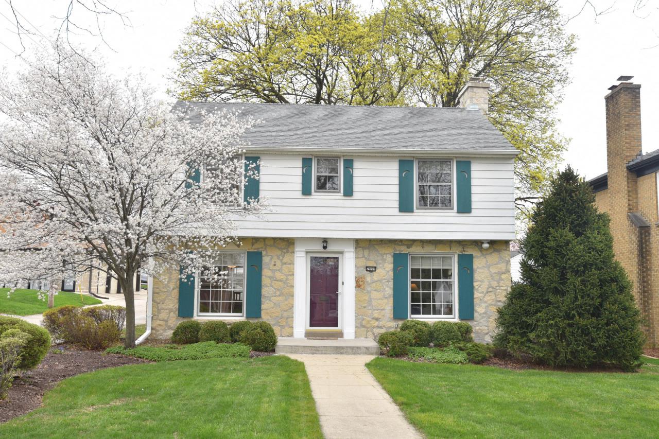 2658 N 84th St., Wauwatosa, WI 53226