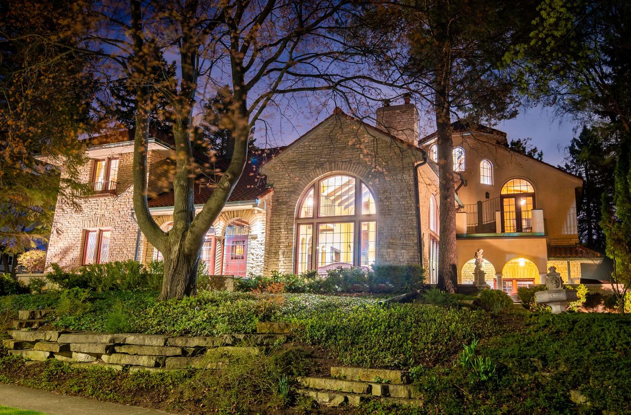 10505 W Woodward Ave, Wauwatosa, WI 53222