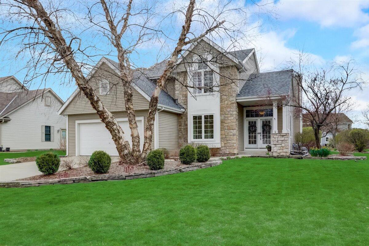 8815 W Mourning Dove Ct, Franklin, WI 53132