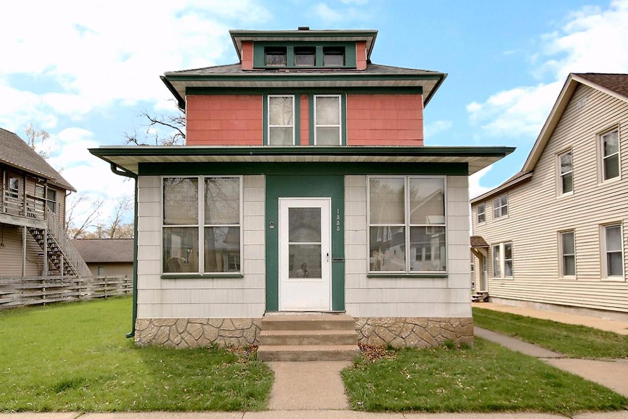 1533 Kane St., La Crosse, WI 54603