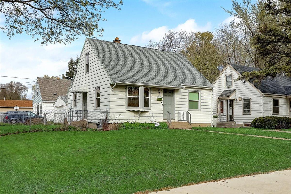 5305 N 49th St., Milwaukee, WI 53218