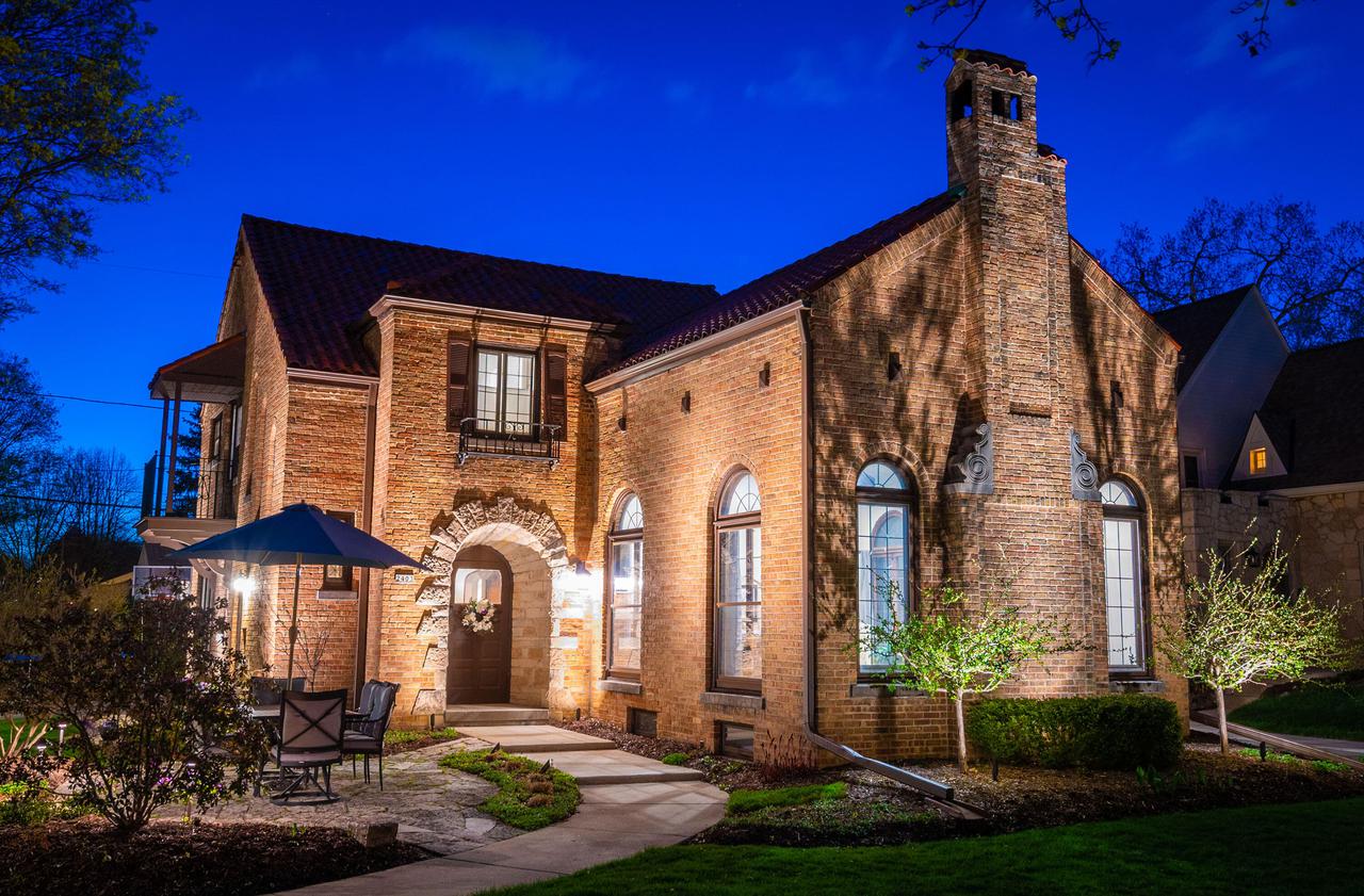 2403 N 91st, Wauwatosa, WI 53226