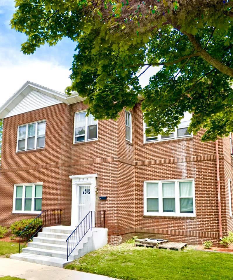 939 College Ave, Racine, WI 53403