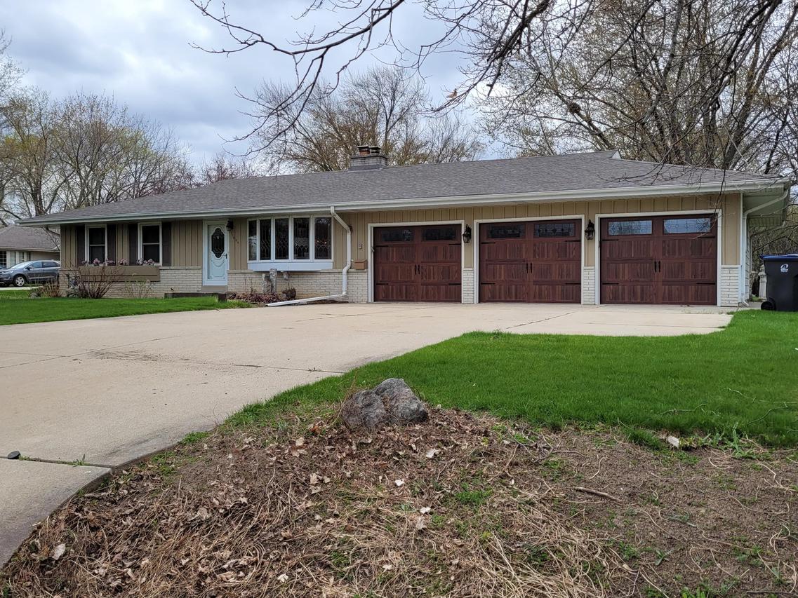 17609 S West Ln., New Berlin, WI 53146