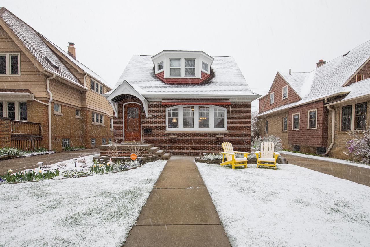 2618 N 61st St, Milwaukee, WI 53213