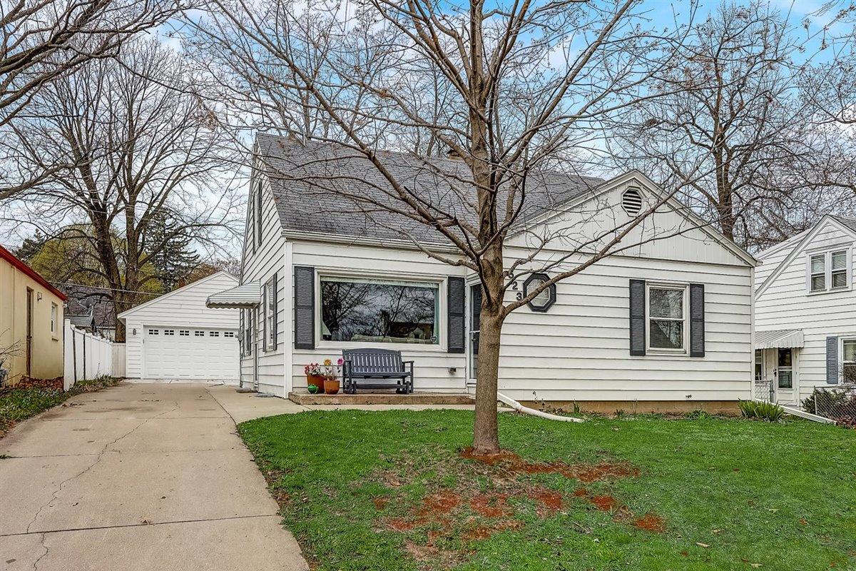 523 N 112th St., Wauwatosa, WI 53226