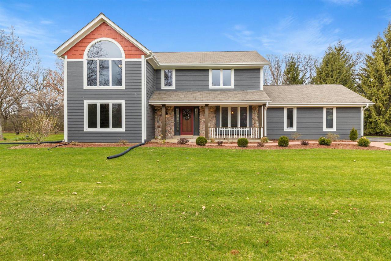 W2183 Dannan Ln, East Troy, WI 53120