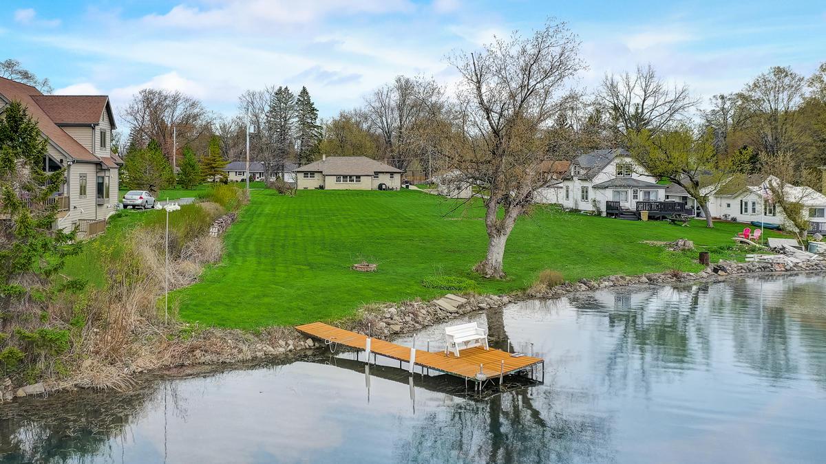 421 Andrews St, Mukwonago, WI 53149