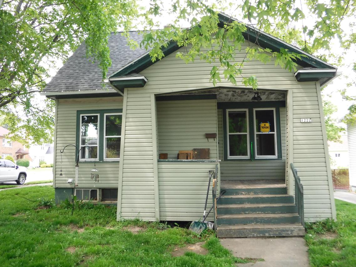 1222 Philippen St., Manitowoc, WI 54220