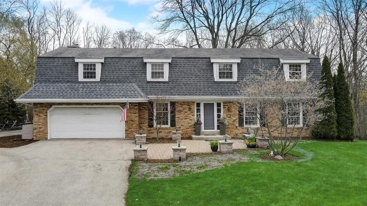 8276 Flagstone Ct., Greendale, WI 53129