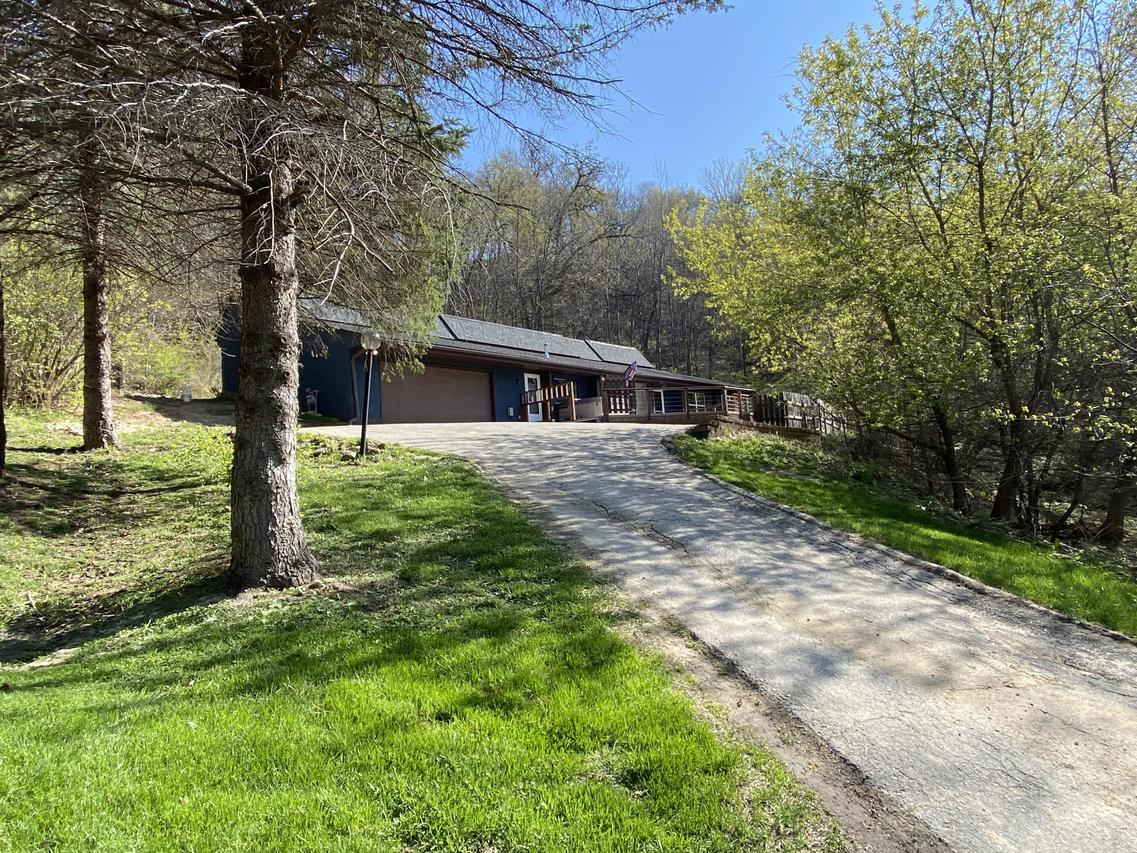 N6124 Apple Valley Rd., Onalaska, WI 54650