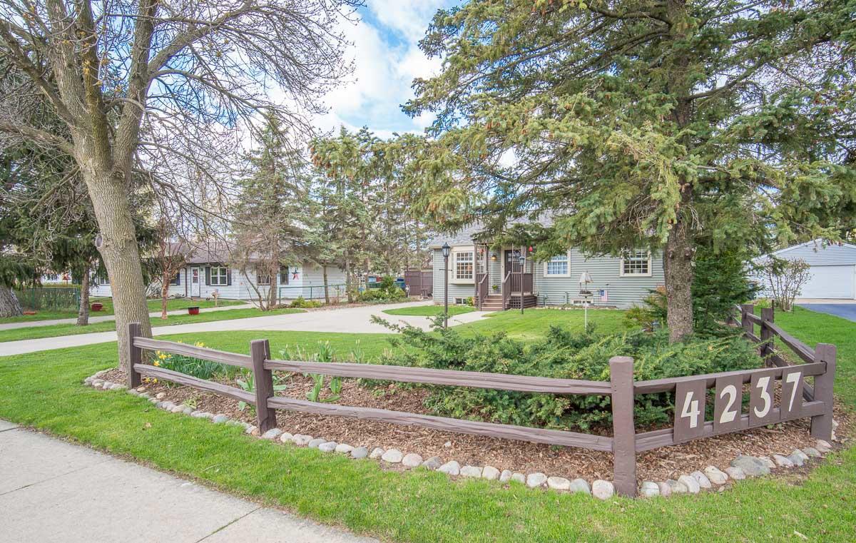 4237 N Mayfair Rd, Wauwatosa, WI 53222