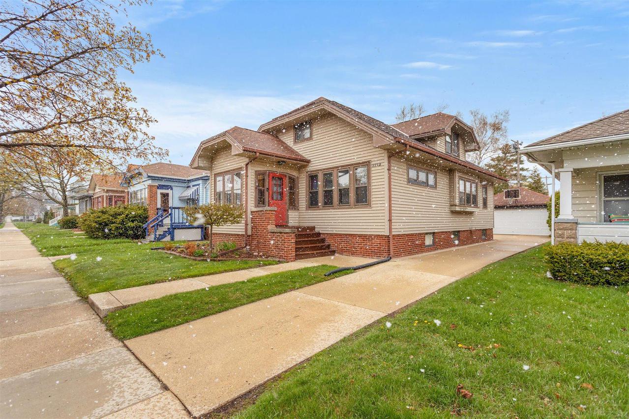 3712 Lindermann Ave., Racine, WI 53405