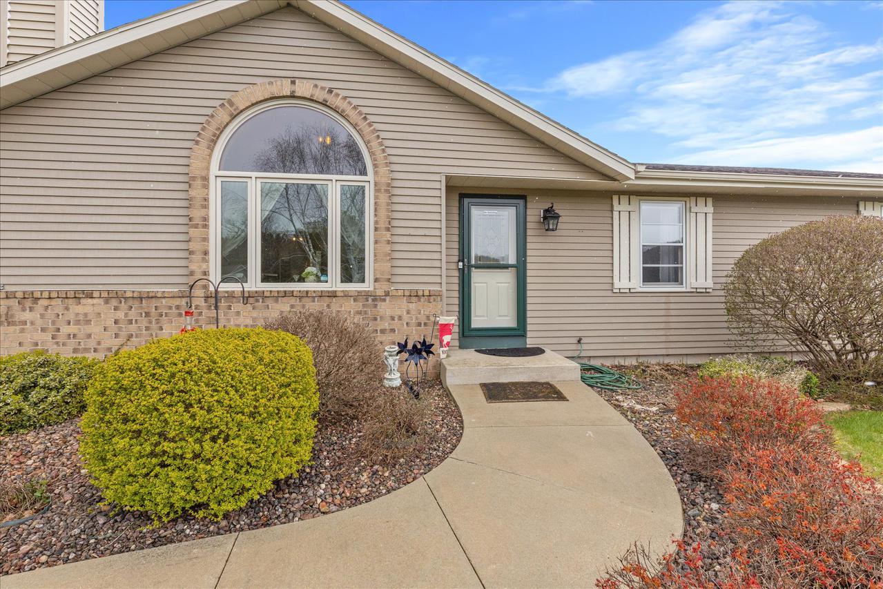 S78W32157 Mark Ln, Mukwonago, WI 53149