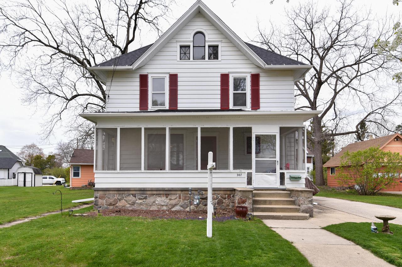 307 Grand Ave., Mukwonago, WI 53149