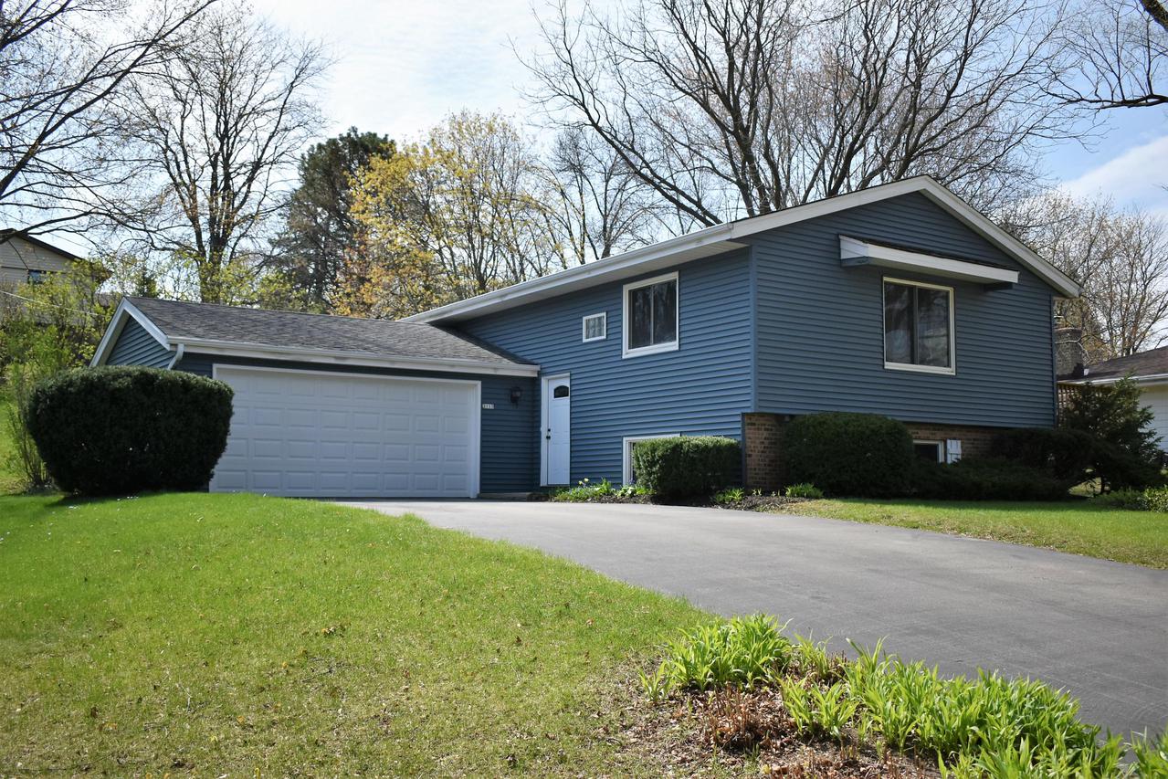 2113 Melody Ln., Waukesha, WI 53186