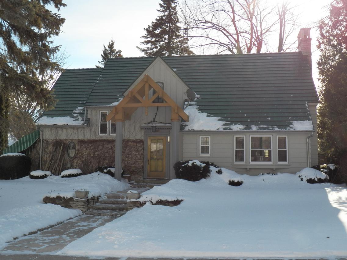 819 Hawthorne Ter., Manitowoc, WI 54220