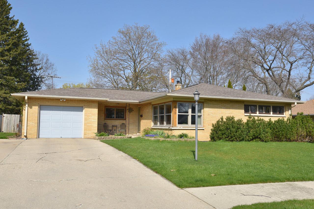 658 S 15th Ave, West Bend, WI 53095