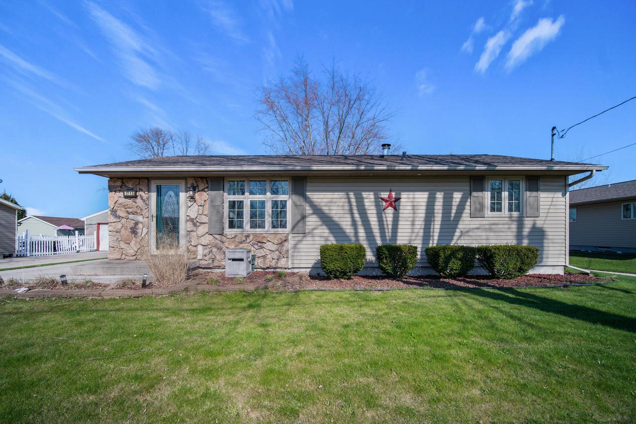 1715 S 26th St., Manitowoc, WI 54220