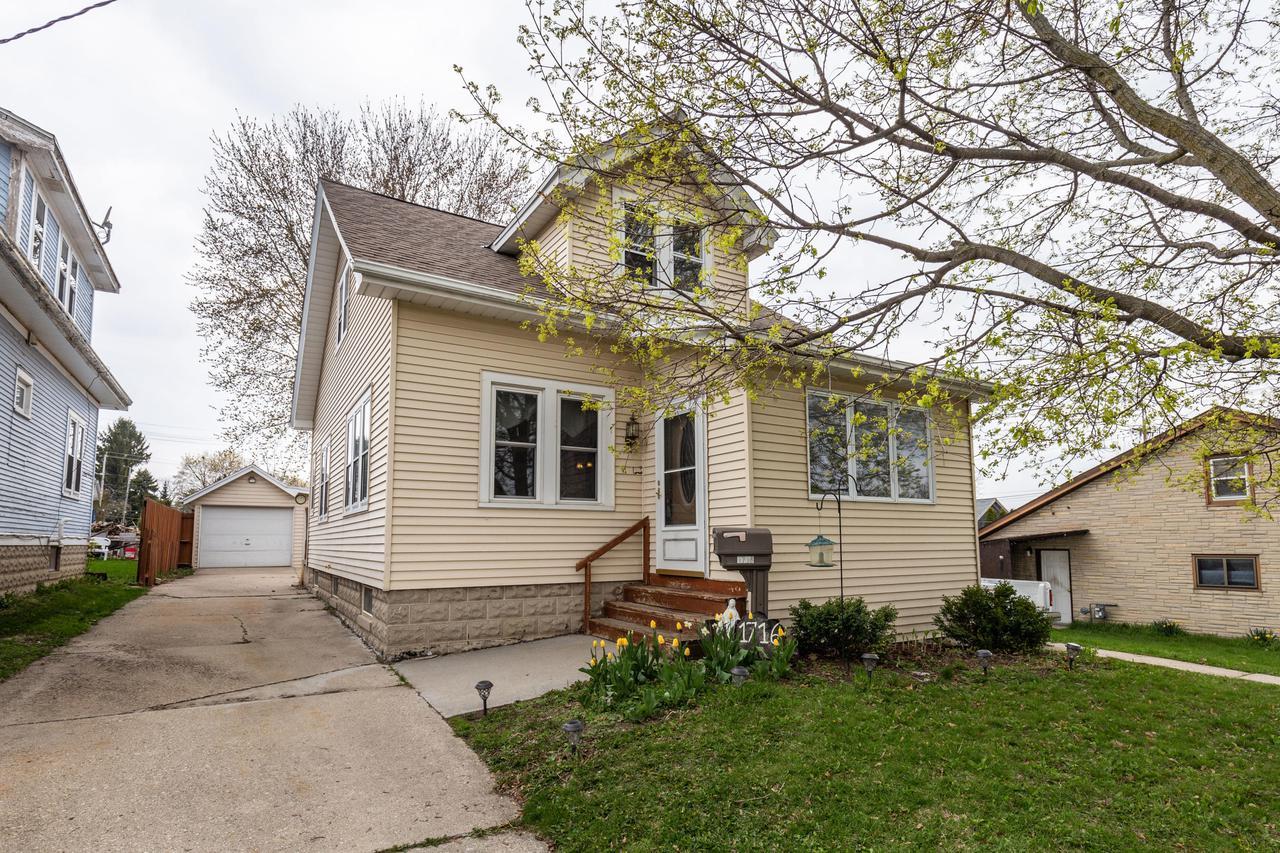 1716 Monroe St., West Bend, WI 53090