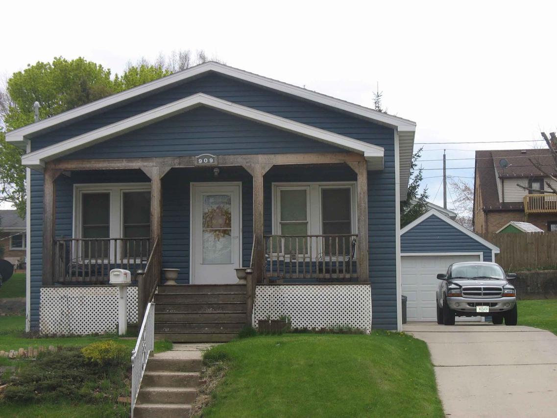909 Dewey St., Manitowoc, WI 54220