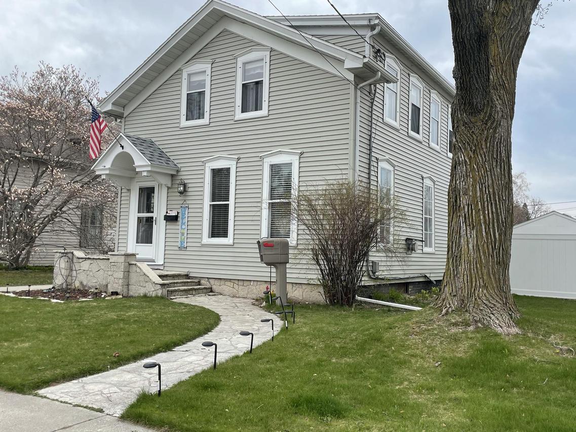 827 N 9th St., Manitowoc, WI 54220