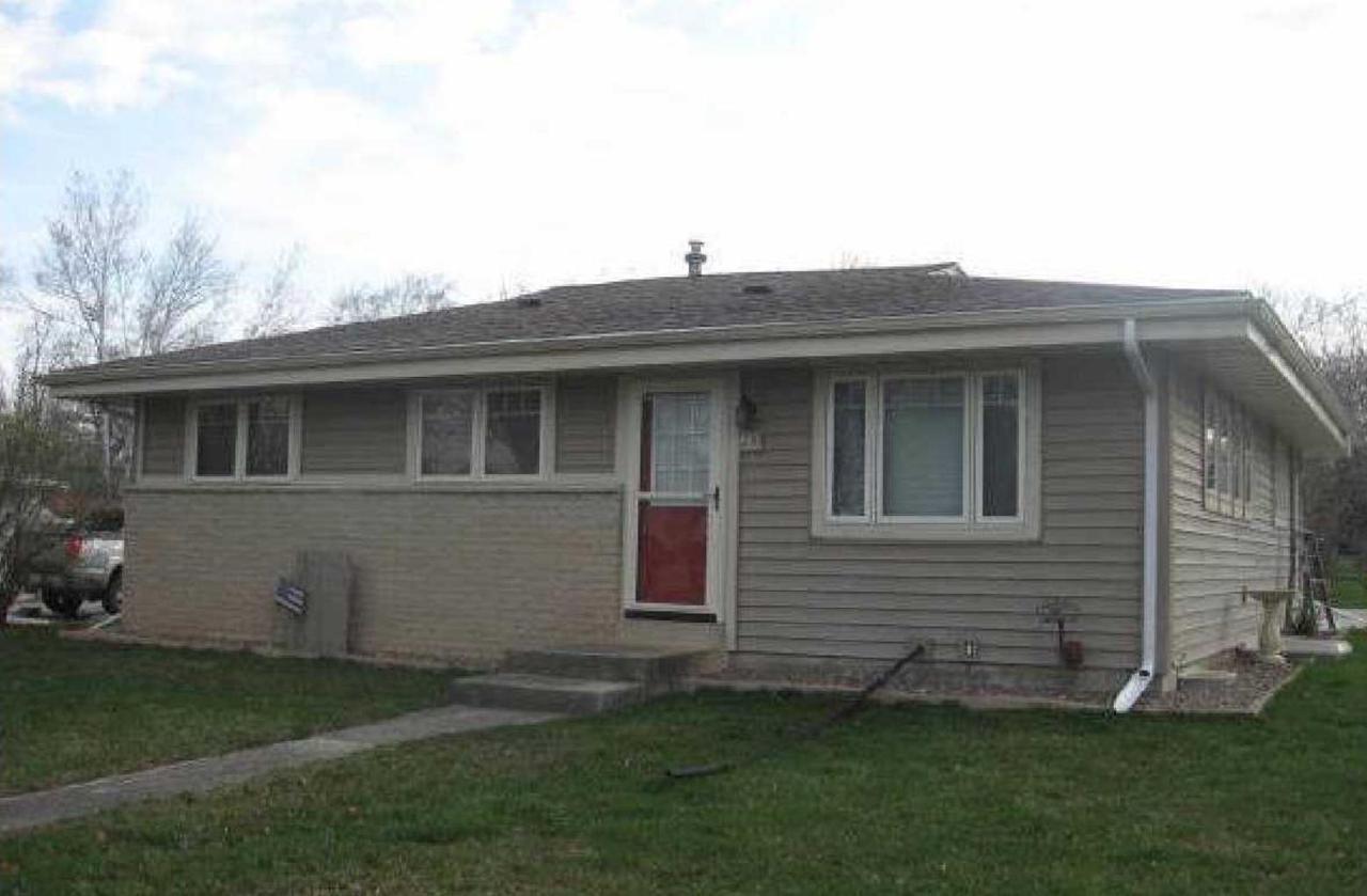 230 Shore Dr, Mukwonago, WI 53149