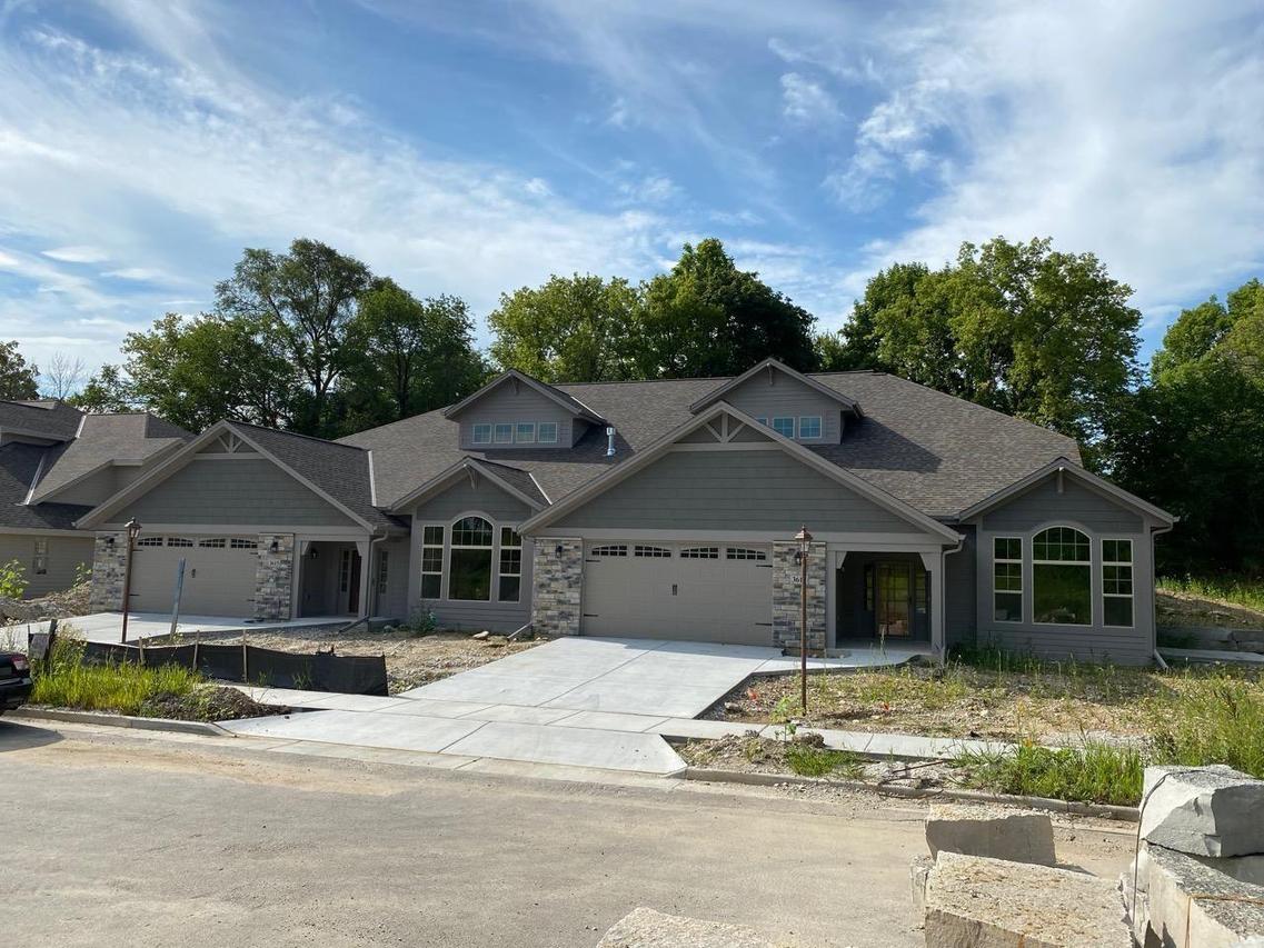 3617 Hawthorn Hill, Waukesha, WI 53188
