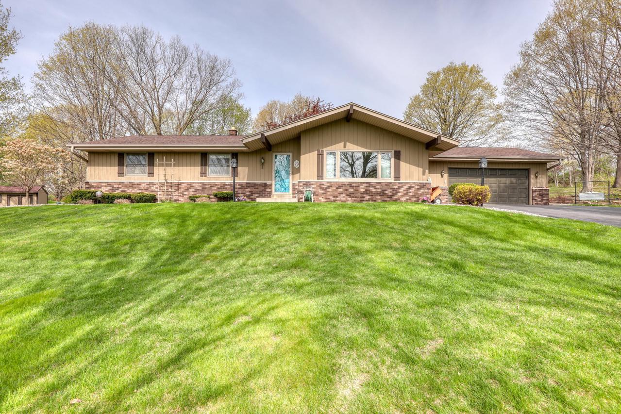 W268S9135 Karlstad Dr., Vernon, WI 53149