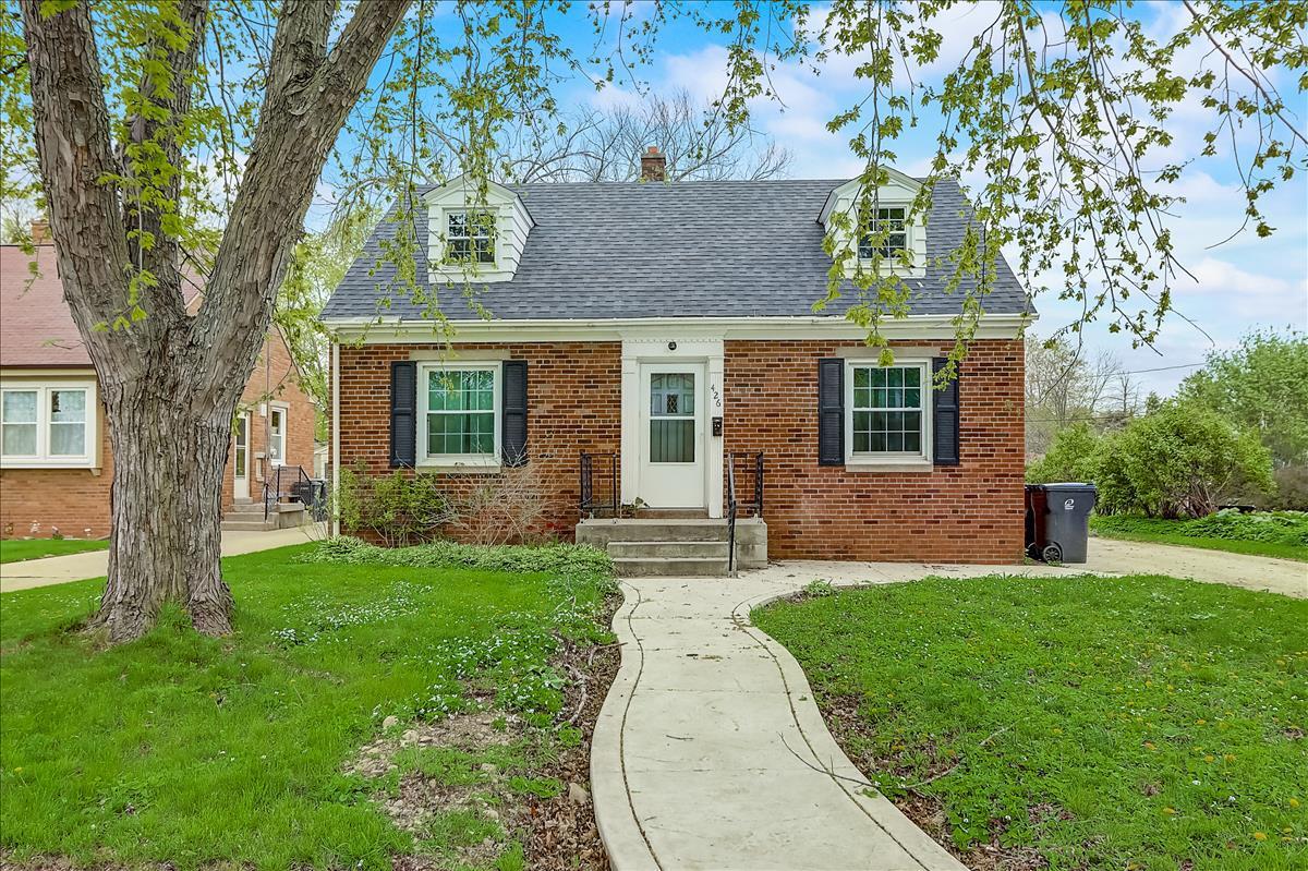 426 W Wabash Ave., Waukesha, WI 53186