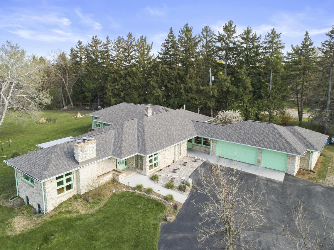 3280 N Pilgrim Rd., Brookfield, WI 53005